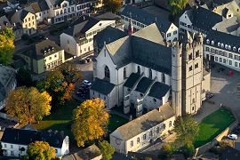 muenstermaifeld stiftskirche luft
